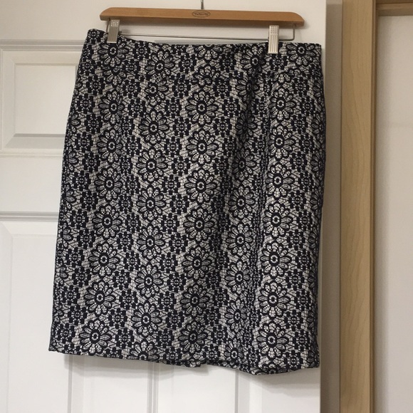 Banana Republic Pencil Skirt - Picture 1 of 4